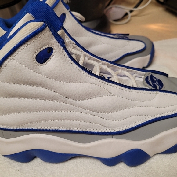 👟 🔹️Jordan🔹️jordan Pro Strong White Hyper Royal size 6 Youth sneakers ✨️👟 - Picture 7 of 9